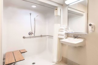 baymont by wyndham columbus rickenbacker