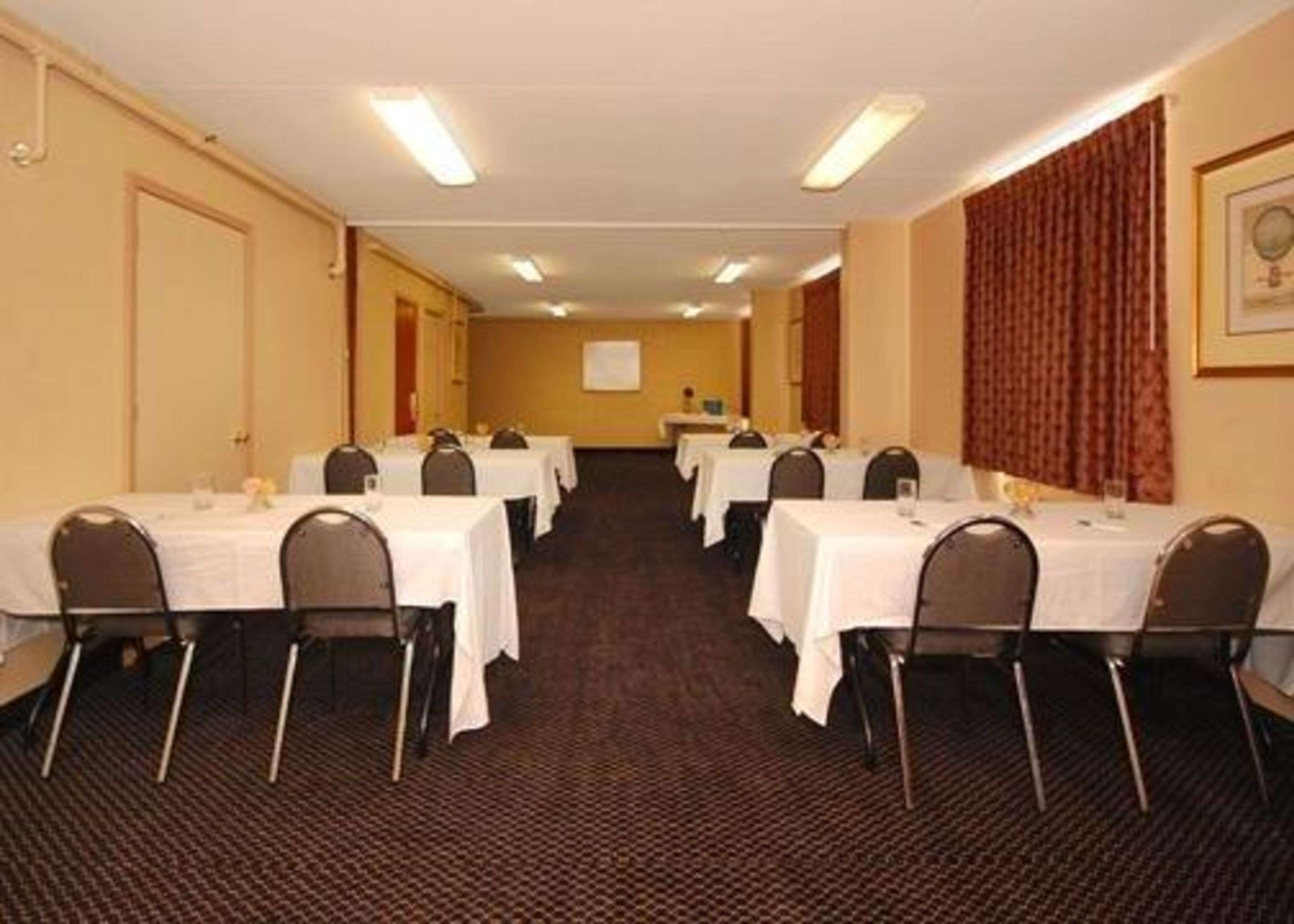 econo lodge inn and suites