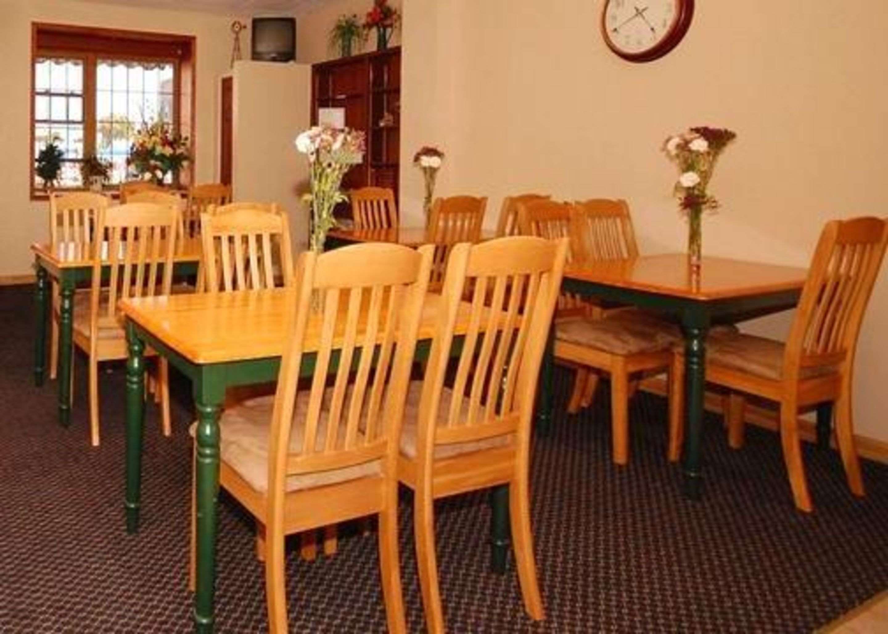 econo lodge inn and suites