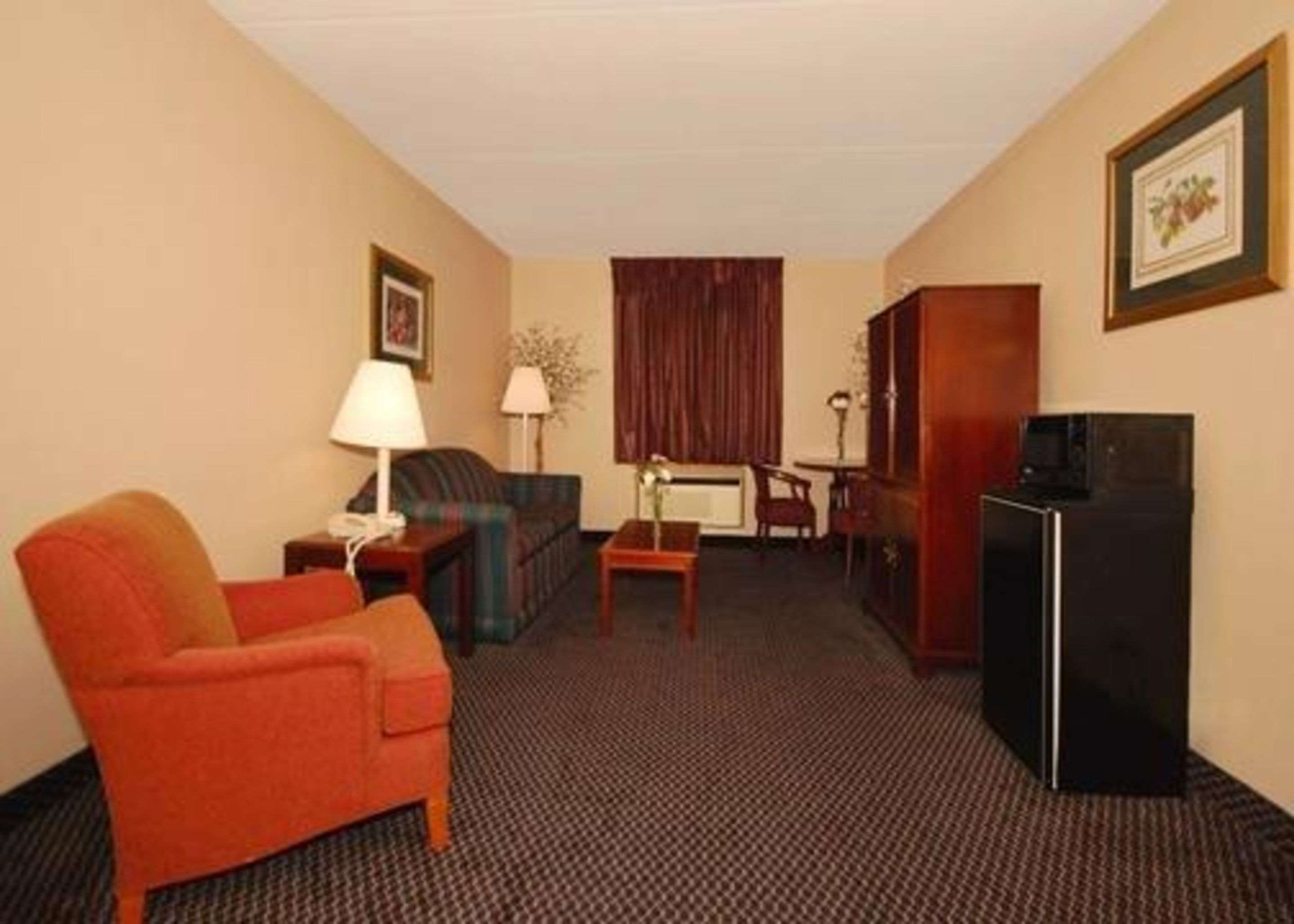 econo lodge inn and suites
