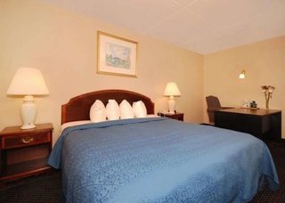 Econo Lodge Inn & Suites,Waterloo>>Evansdale,2 star