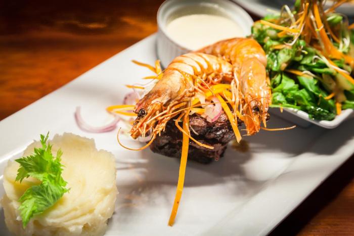 the rarotongan beach resort and lagoonarium