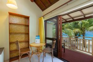 the rarotongan beach resort and lagoonarium