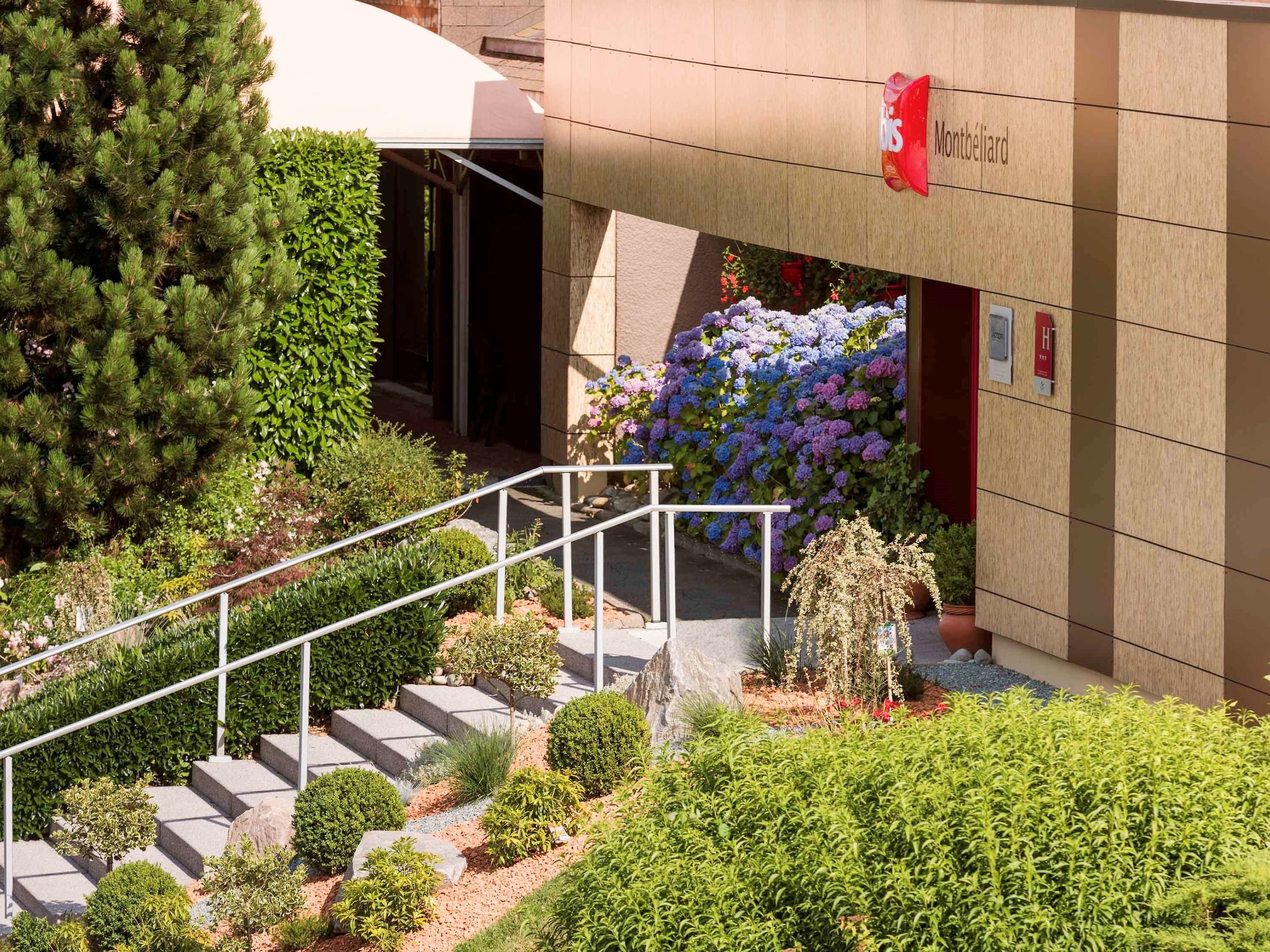 ibis montbeliard