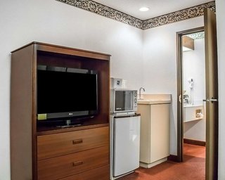 Quality Inn & Suites Brooks Louisville South,Hillview>>Brooks,3 star