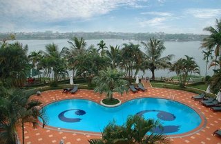 century riverside hotel hue