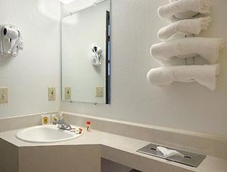 Super 8 By Wyndham Melrose,Avon>>Alexandria,2 star