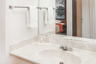 super 8 by wyndham washington peoria area