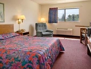 super 8 by wyndham washington peoria area