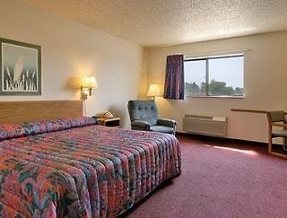 super 8 by wyndham washington peoria area