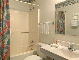 super 8 by wyndham pittsburg ks