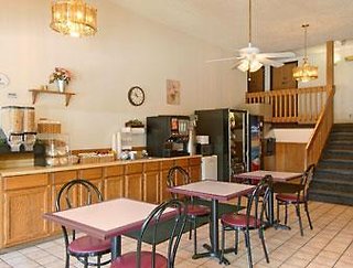 super 8 by wyndham pittsburg ks