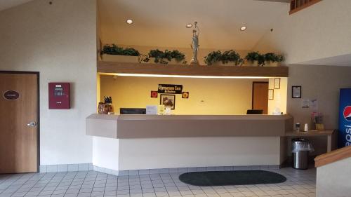 syracuse inn and suites