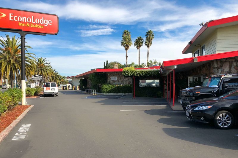 econo lodge inn and suites oakland airport
