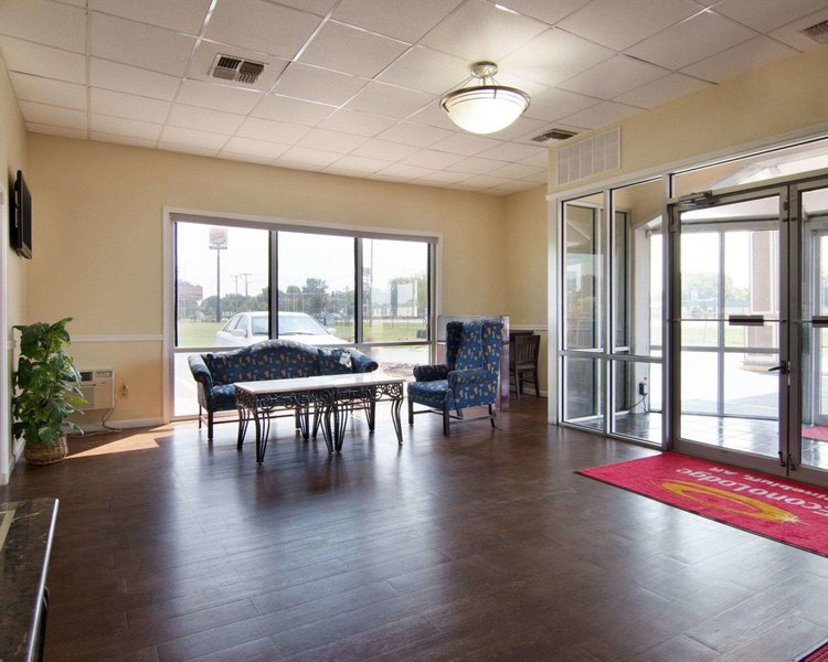 econo lodge pine bluff