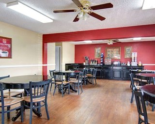 econo lodge pine bluff