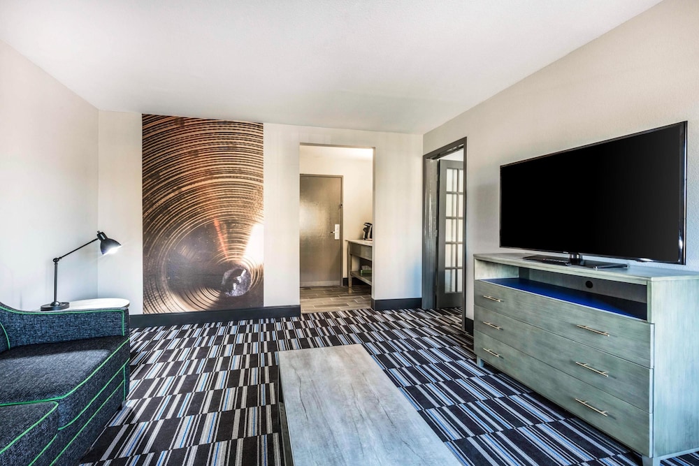 comfort inn airport