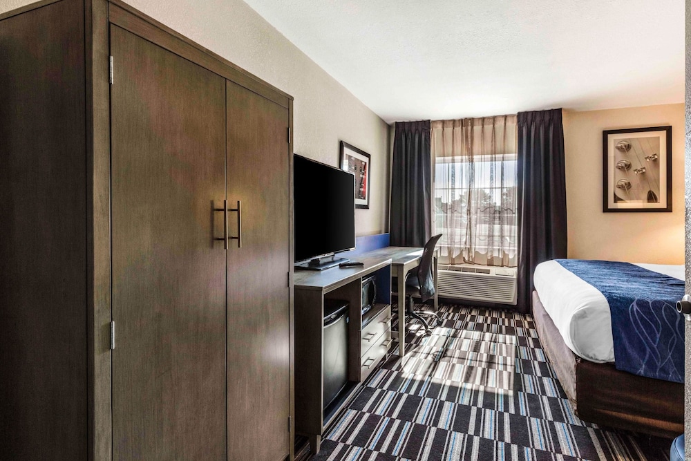 comfort inn airport