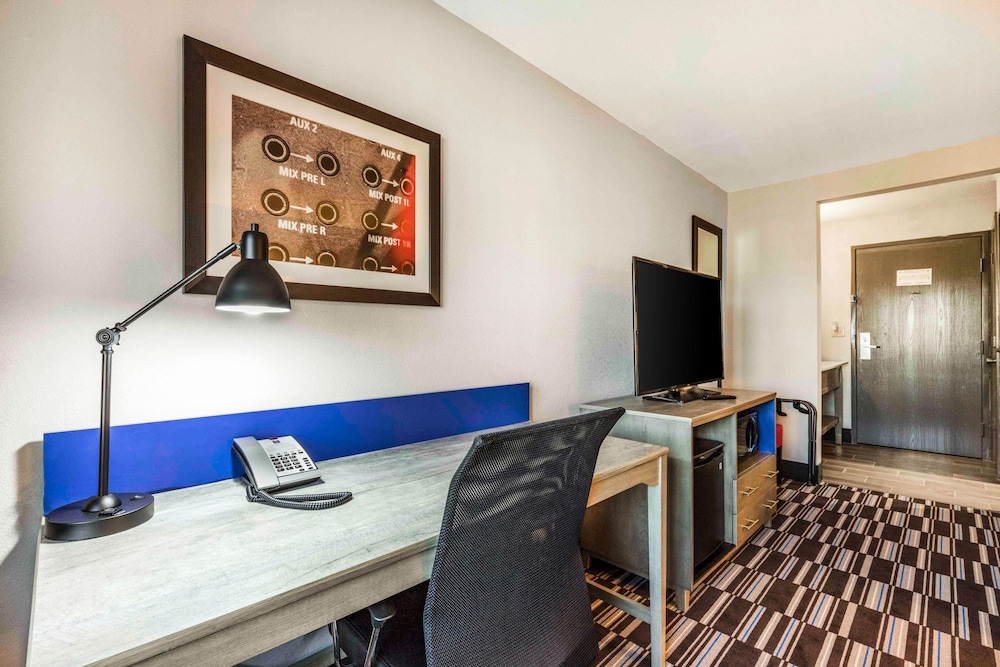 comfort inn airport