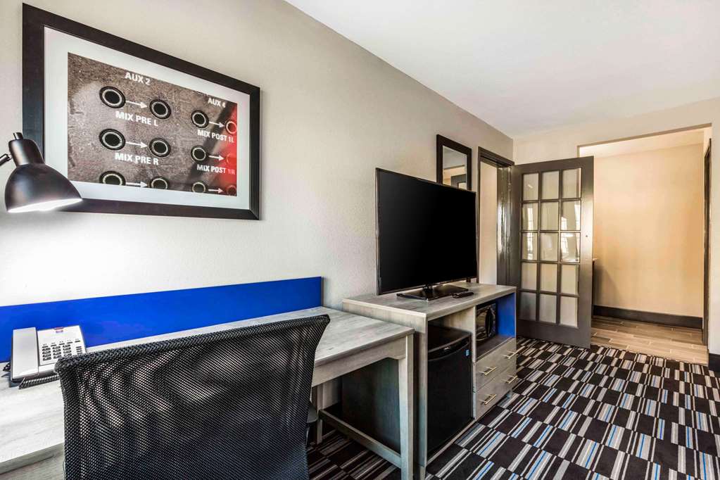 comfort inn airport