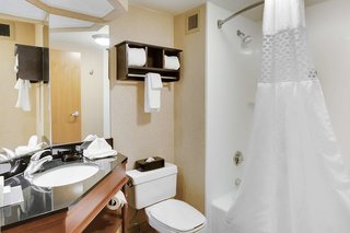 hampton inn pittsburgh airport