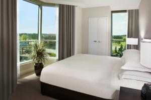 Hilton Toronto/Markham Suites Conference Centre & Spa,Markham>>Burlington,4 star