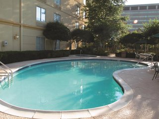 Holiday Inn Express And Suites Memphis East By Ihg,Germantown>>Downtown Memphis,3 star