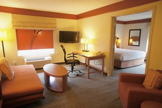 Holiday Inn Express And Suites Memphis East By Ihg,Germantown>>Downtown Memphis,3 star