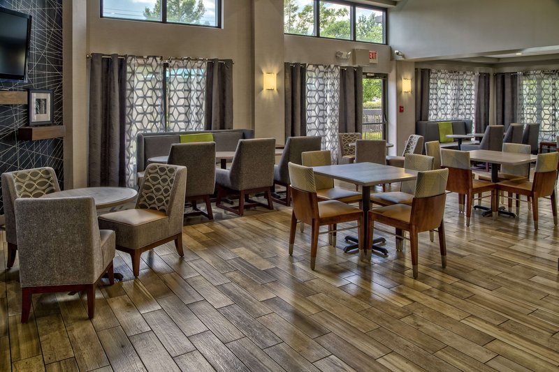 hampton inn and suites memphis wolfchase galleria