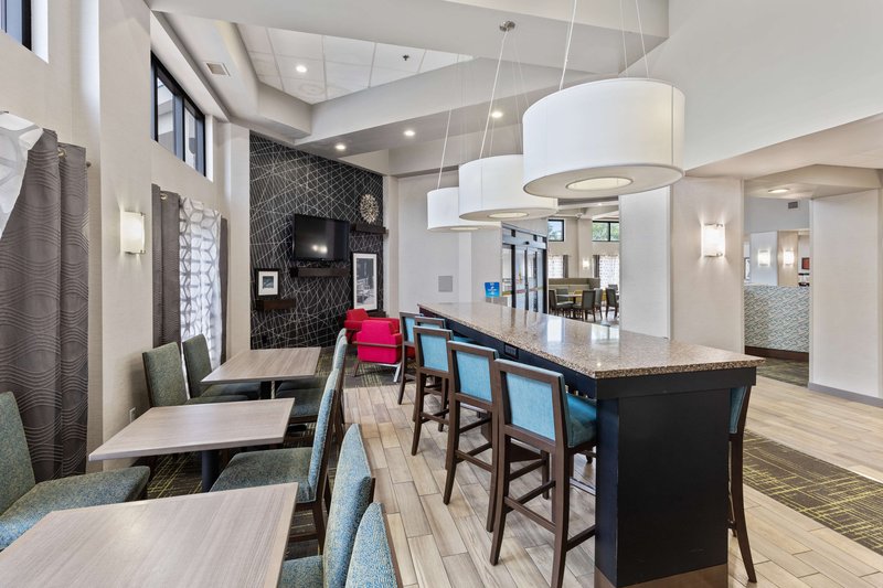 hampton inn and suites memphis wolfchase galleria