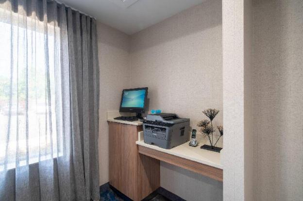 fairfield inn and suites memphis i 240 and perkins