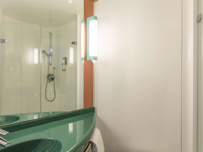 ibis lyon caluire cite internationale