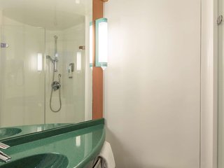 ibis lyon caluire cite internationale