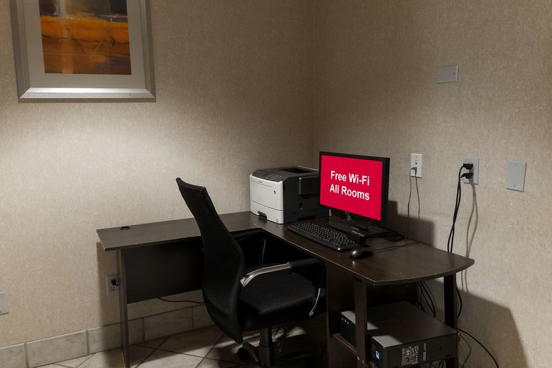 red roof inn plus long island garden city
