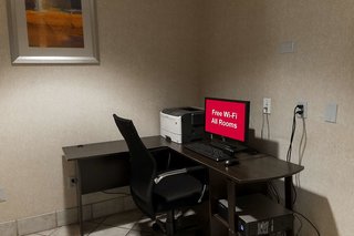 red roof inn plus long island garden city