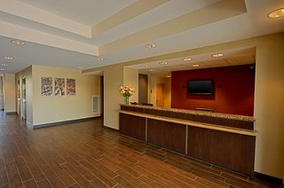 red roof inn plus long island garden city