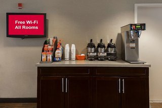 red roof inn plus long island garden city