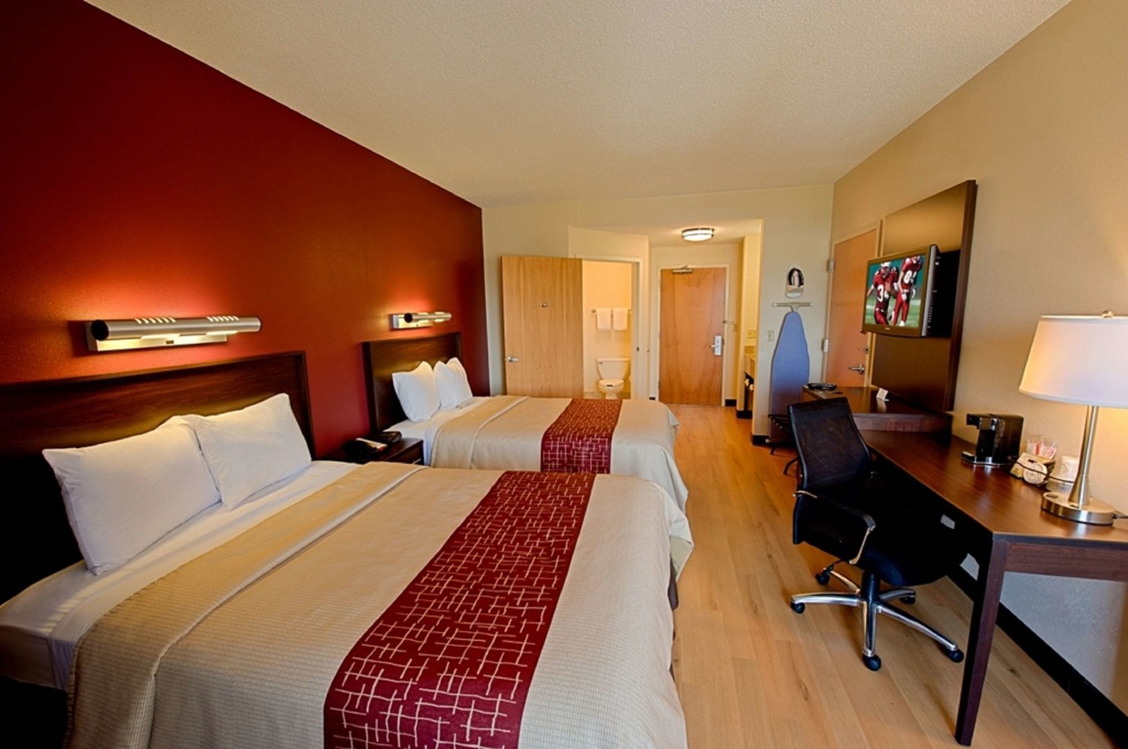 red roof inn plus long island garden city