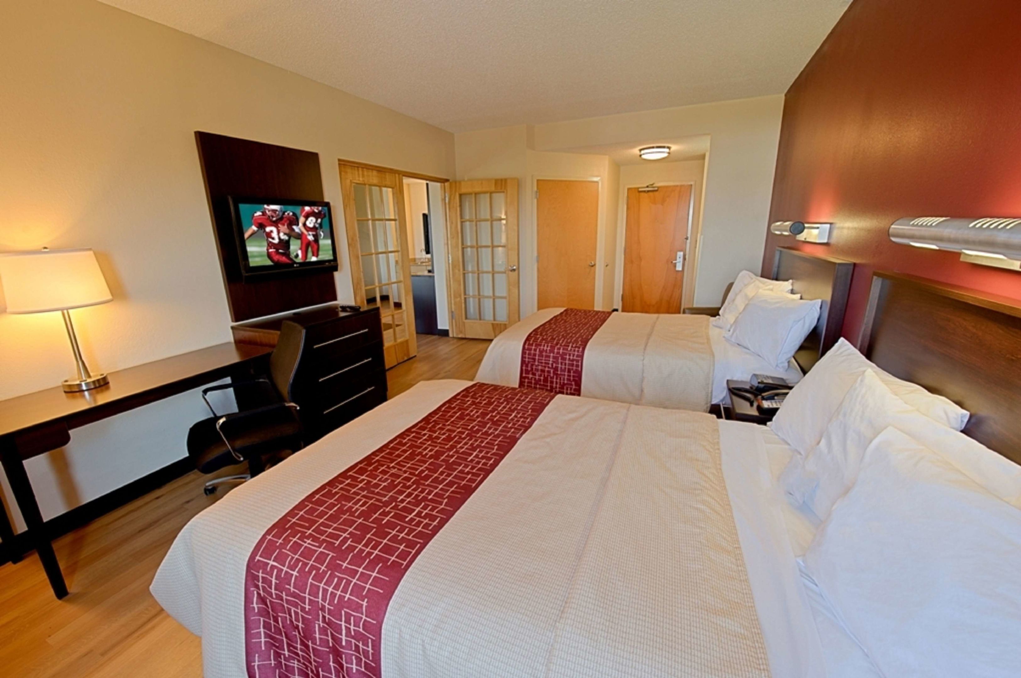 red roof inn plus long island garden city