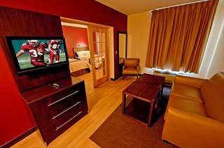 red roof inn plus long island garden city