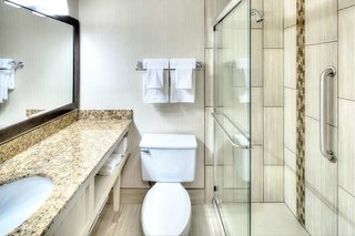 doubletree by hilton milwaukee downtown