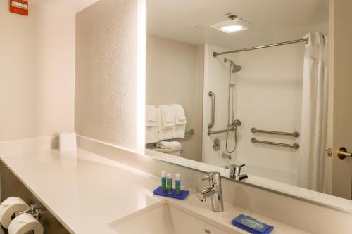 holiday inn express milwaukee west medical center by ihg