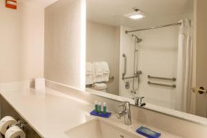 holiday inn express milwaukee west medical center by ihg