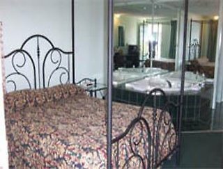 Knights Inn Racine,Mount Pleasant>>Milwaukee,2 star