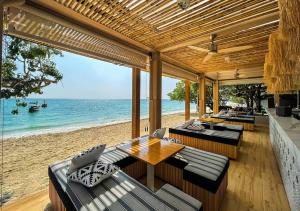 Phi Phi Holiday Resort,Near Laem Tong Beach,4 star