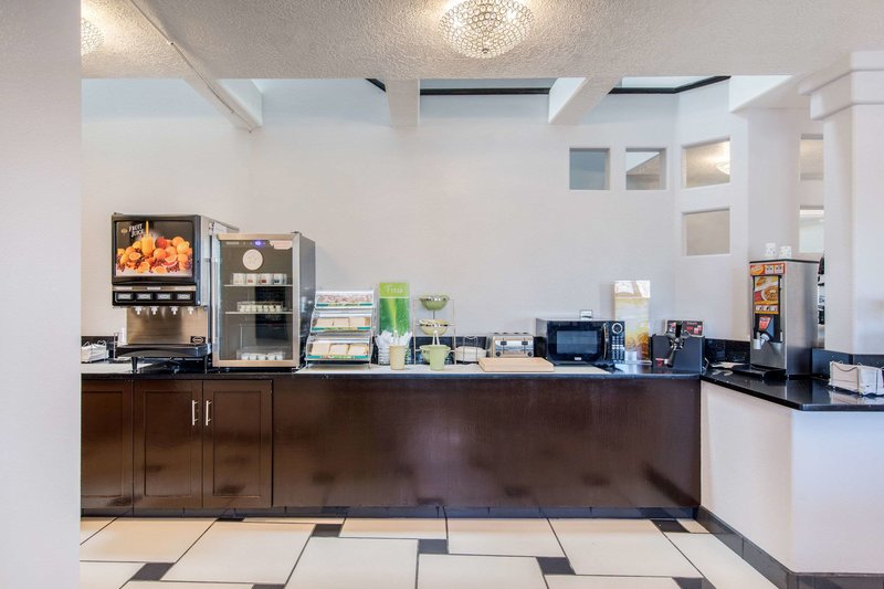quality inn and suites albuquerque north near balloon fiesta park
