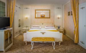 Schlosshotel Römischer Kaiser,Annagasse 16,4 star
