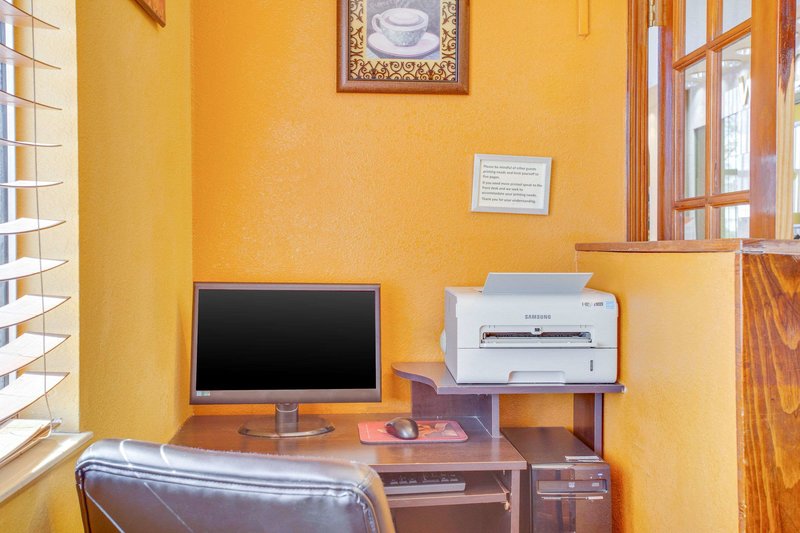 econo lodge inn and suites albuquerque east i 40 eubank exit