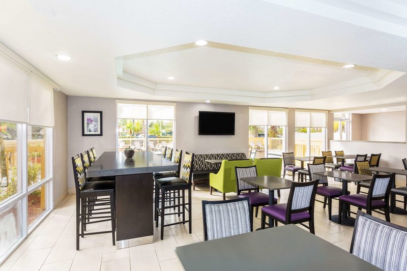 la quinta inn and suites by wyndham orlando universal area