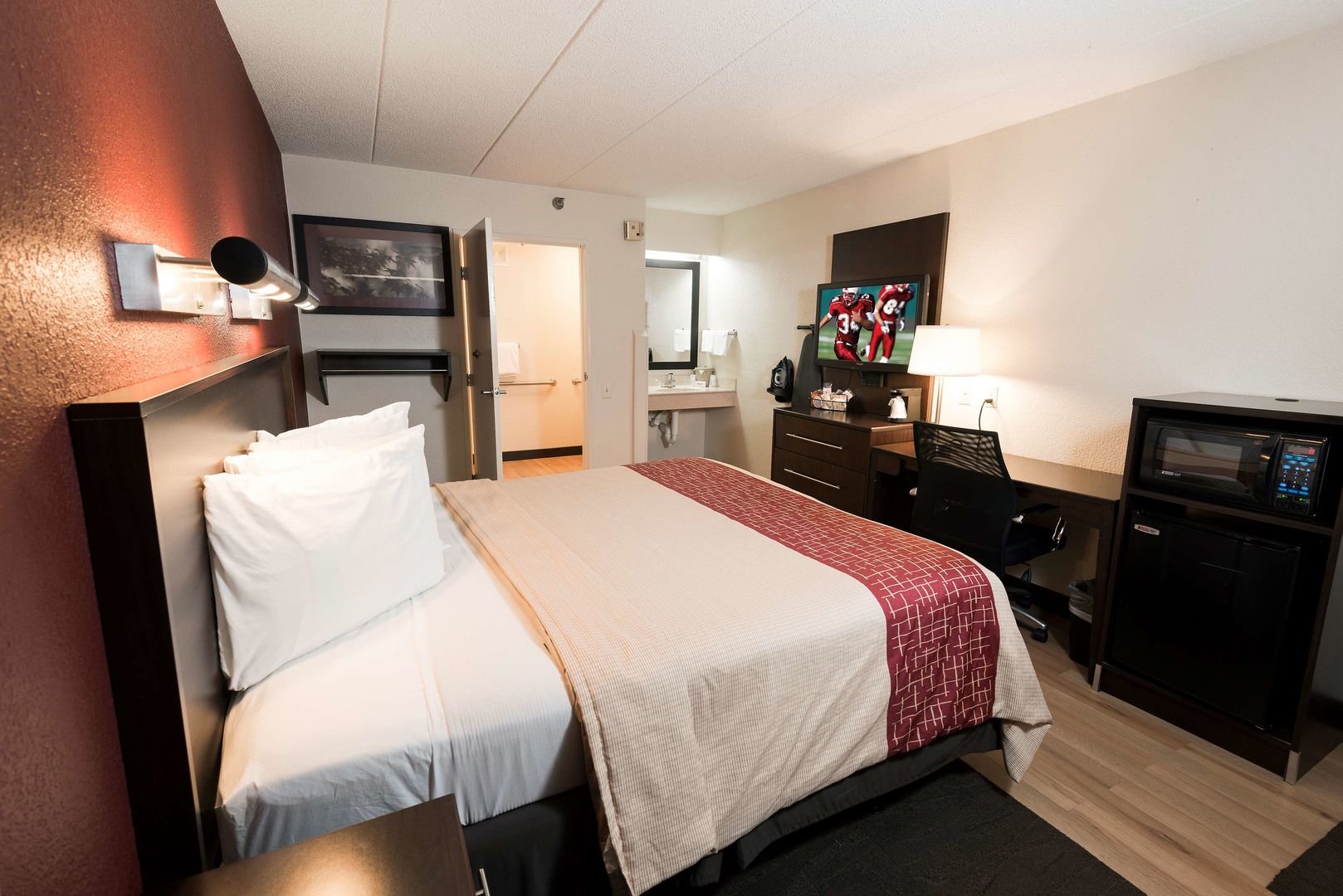 red roof inn plus chicago naperville
